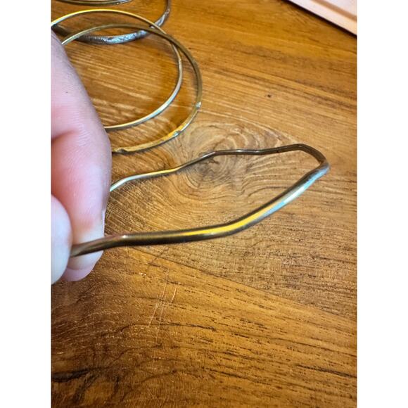 Set of 5 vintage silver and gold tone bangle bracelets - Picture 4 of 5